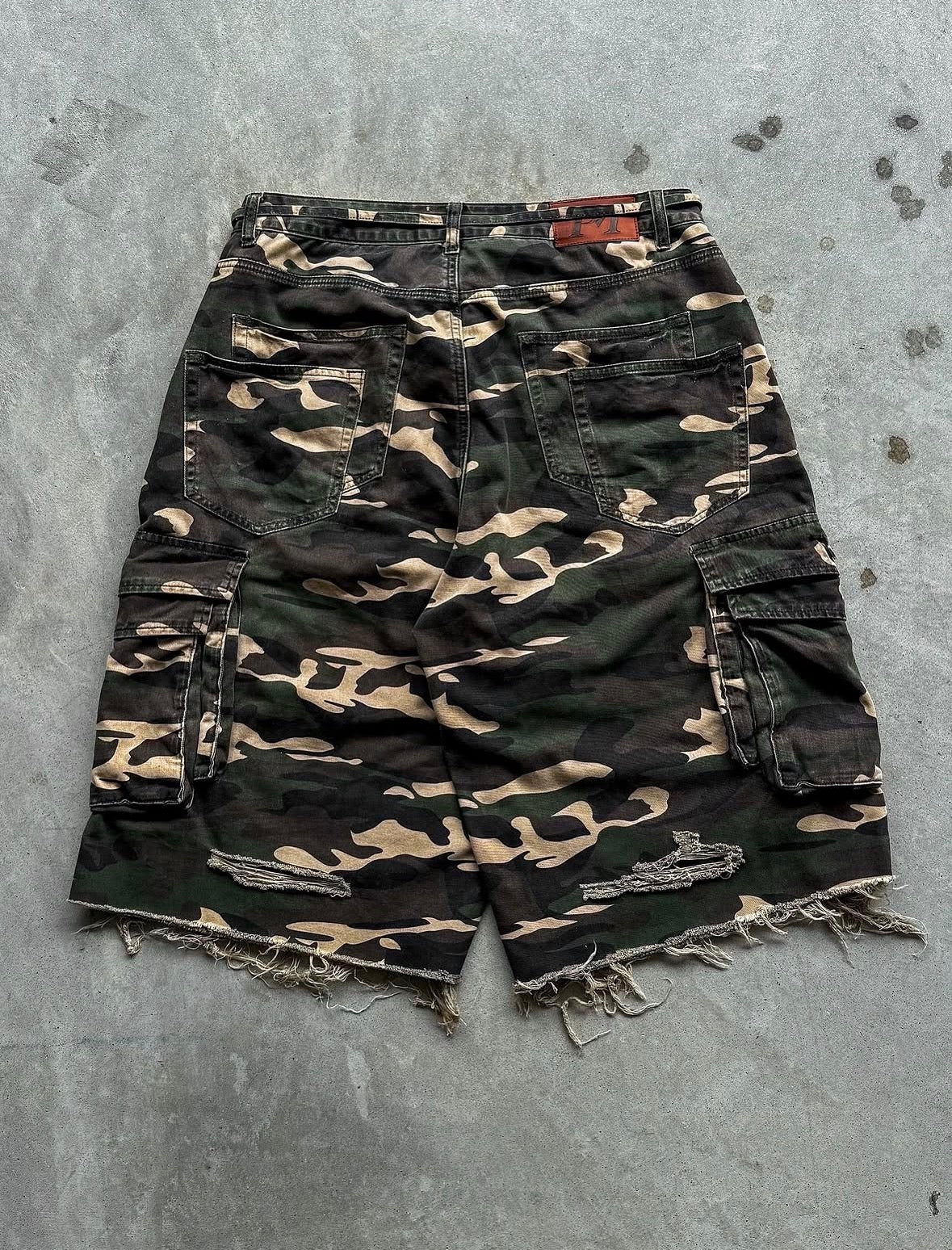 Camo jorts