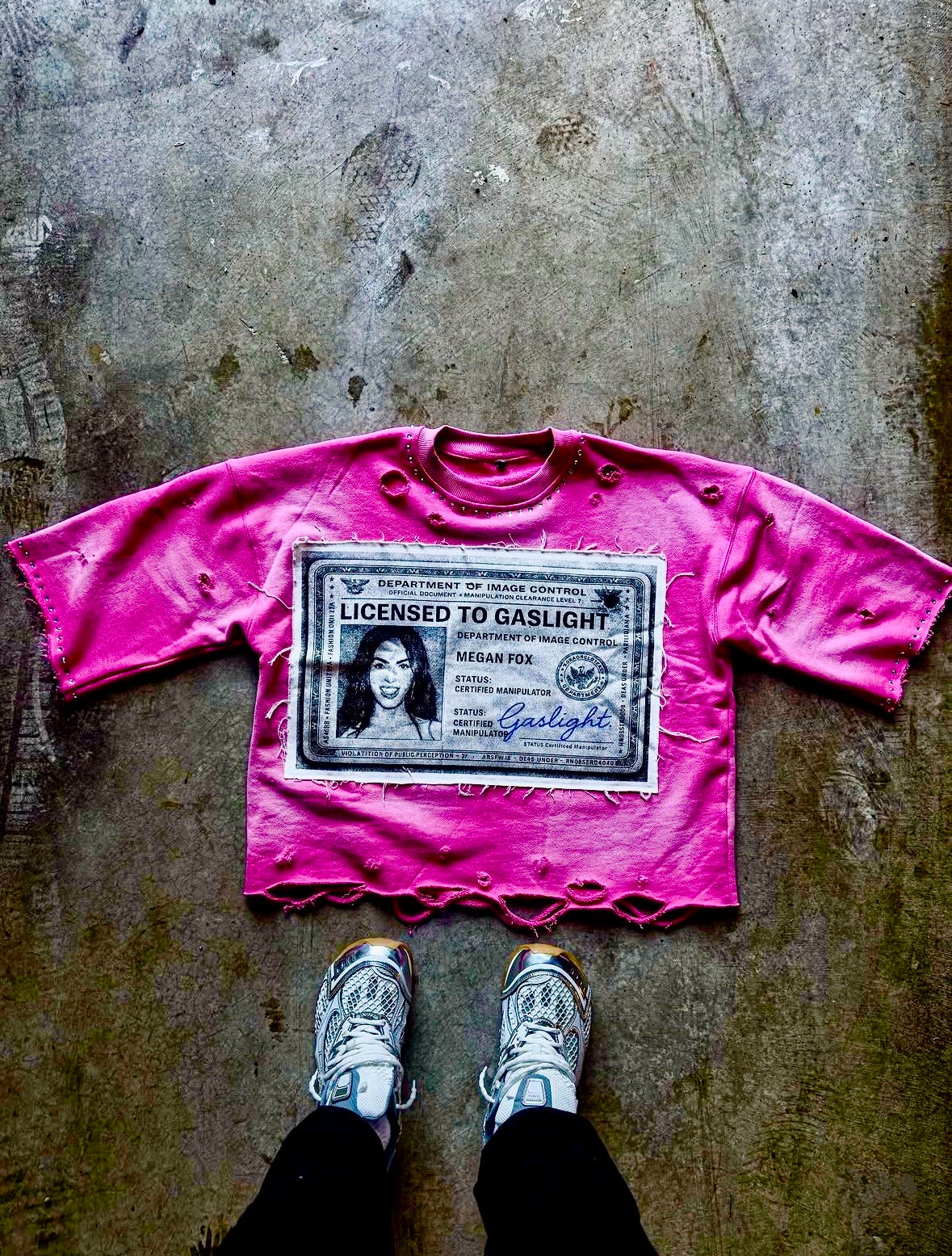 License graphic tee