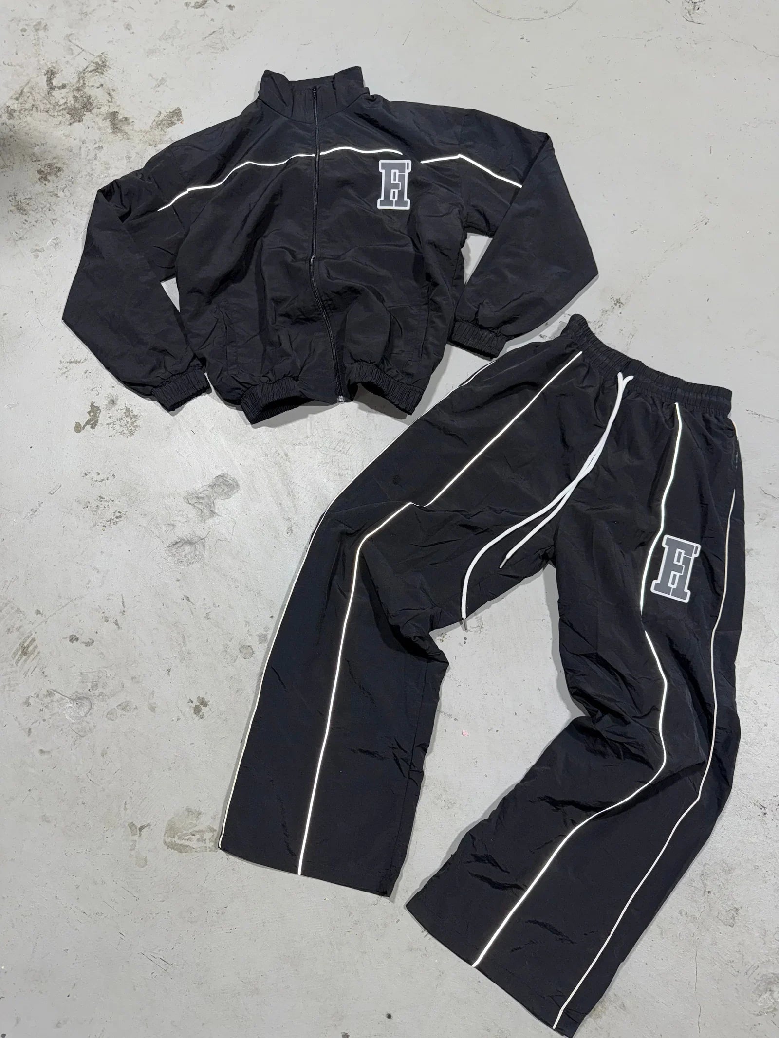 Essential Windbreaker Tracksuit Black